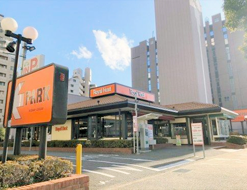 新開地付近　ロイヤルホスト湊川店前